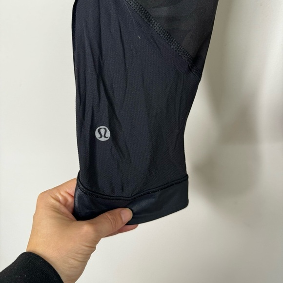 Lululemon Rare Chase Me Crop II Black camo leggings - Picture 5 of 8